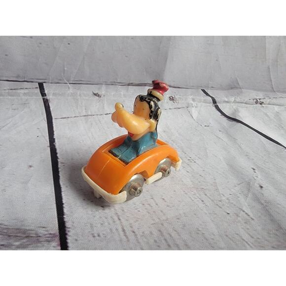 Vintage Disney's Goofy Miniature Race Cars Figurine - Orange Car Metal Wheels - Picture 1 of 6